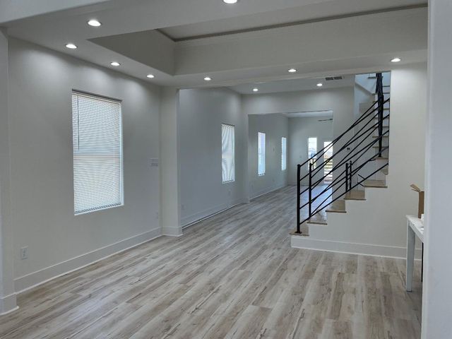 201 E 37th Street, Houston, TX 77018