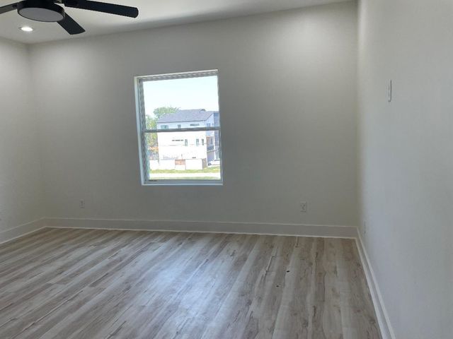 201 E 37th Street, Houston, TX 77018