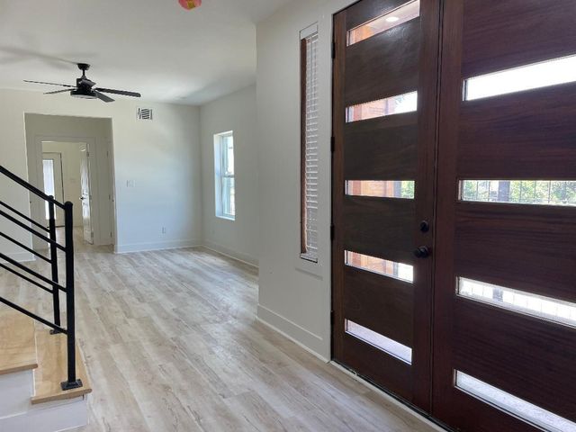 201 E 37th Street, Houston, TX 77018