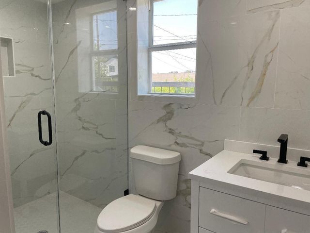 201 E 37th Street, Houston, TX 77018