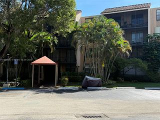 3800 N Hills Dr 312, Hollywood, FL 33021