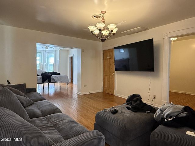 229 Green Street, Schenectady, NY 12305