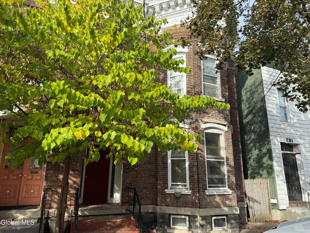 229 Green Street, Schenectady, NY 12305