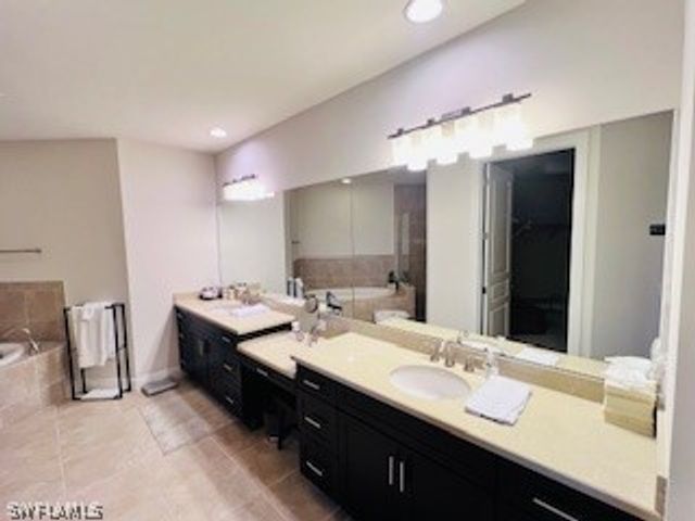 2547 Marquesa Royale LN 3-201, Naples, FL 34109