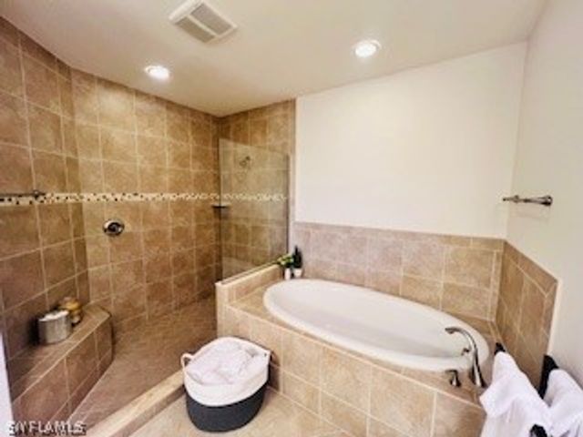 2547 Marquesa Royale LN 3-201, Naples, FL 34109