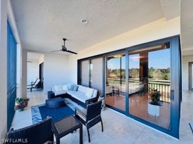 2547 Marquesa Royale LN 3-201, Naples, FL 34109