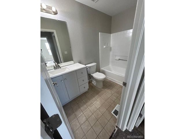 5425 E 100th Dr, Thornton, CO 80229