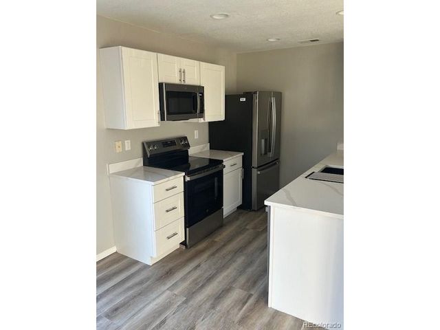 5425 E 100th Dr, Thornton, CO 80229