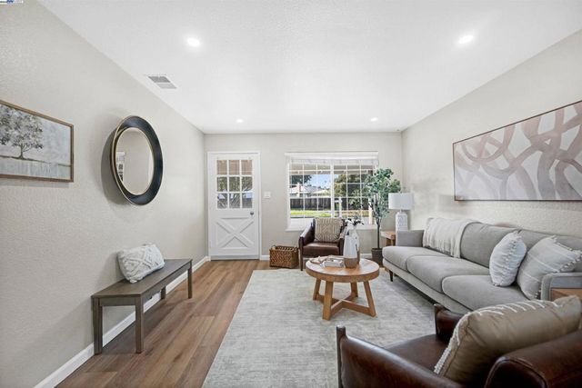 39580 Eric St, Fremont, CA 94538