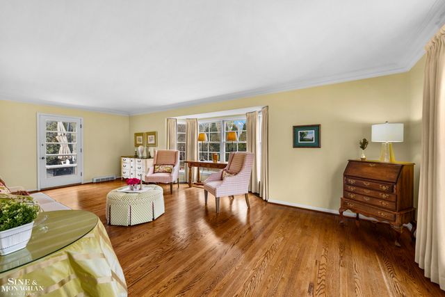 11 Wellington Place, Grosse Pointe, MI 48230