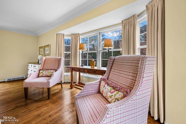 11 Wellington Place, Grosse Pointe, MI 48230