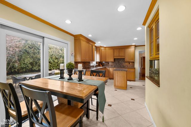 11 Wellington Place, Grosse Pointe, MI 48230