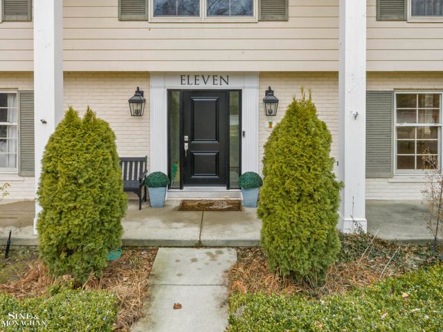 11 Wellington Place, Grosse Pointe, MI 48230