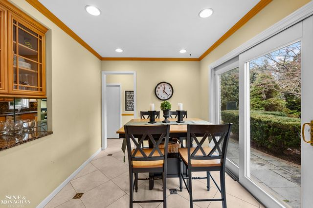 11 Wellington Place, Grosse Pointe, MI 48230