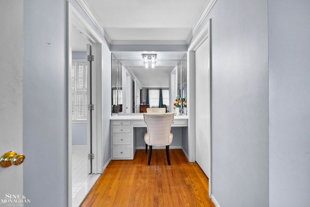 11 Wellington Place, Grosse Pointe, MI 48230