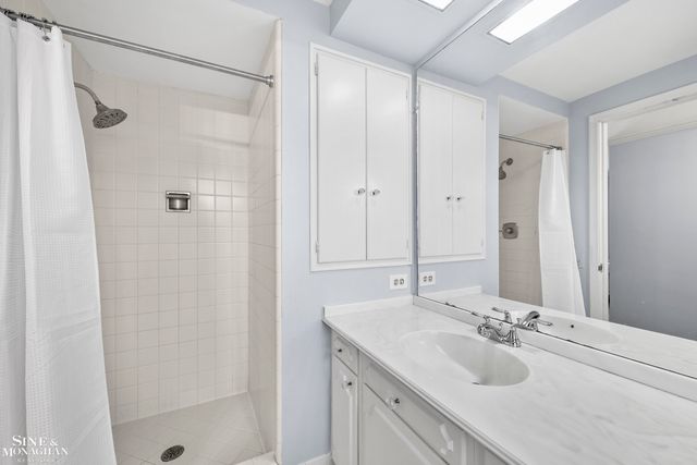 11 Wellington Place, Grosse Pointe, MI 48230