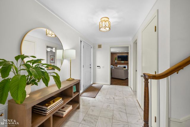 11 Wellington Place, Grosse Pointe, MI 48230