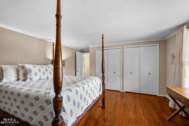 11 Wellington Place, Grosse Pointe, MI 48230