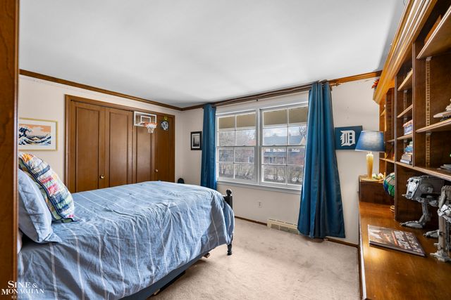 11 Wellington Place, Grosse Pointe, MI 48230