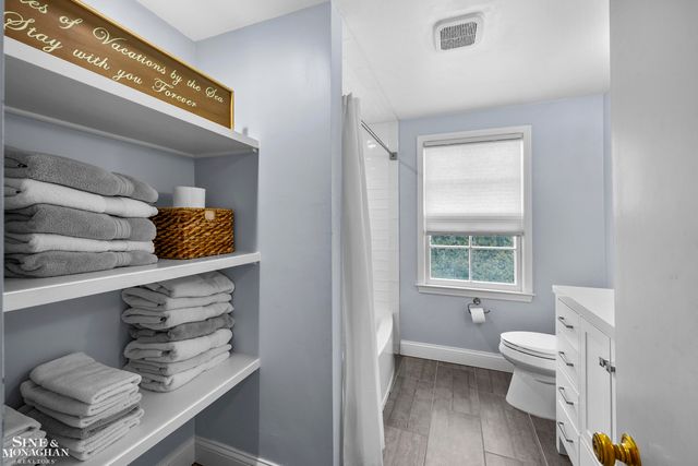 11 Wellington Place, Grosse Pointe, MI 48230