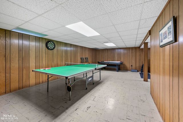 11 Wellington Place, Grosse Pointe, MI 48230