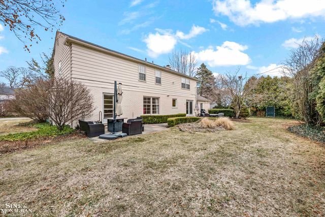 11 Wellington Place, Grosse Pointe, MI 48230