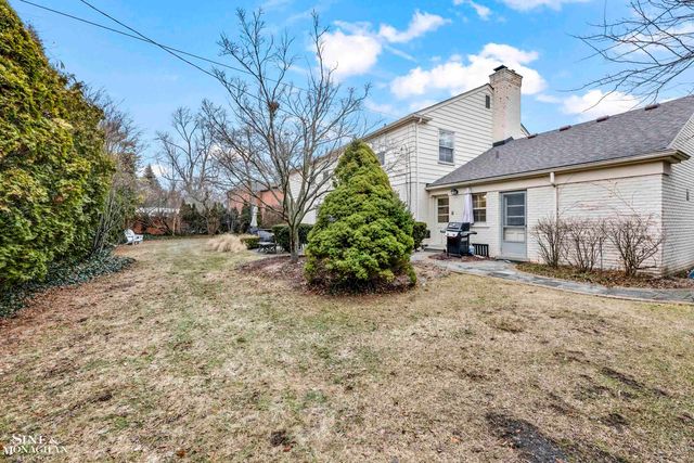 11 Wellington Place, Grosse Pointe, MI 48230