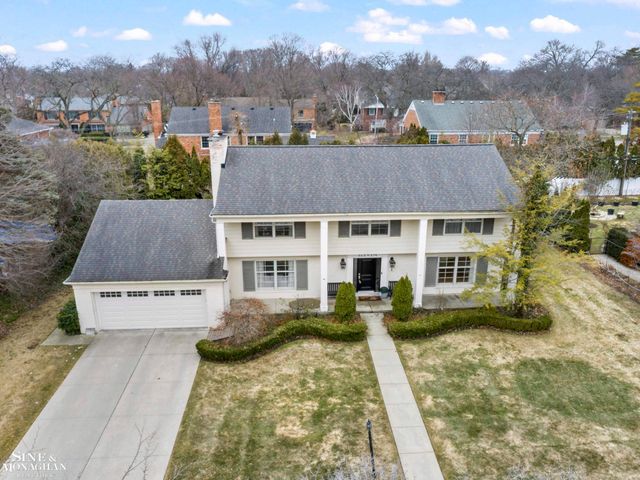 11 Wellington Place, Grosse Pointe, MI 48230