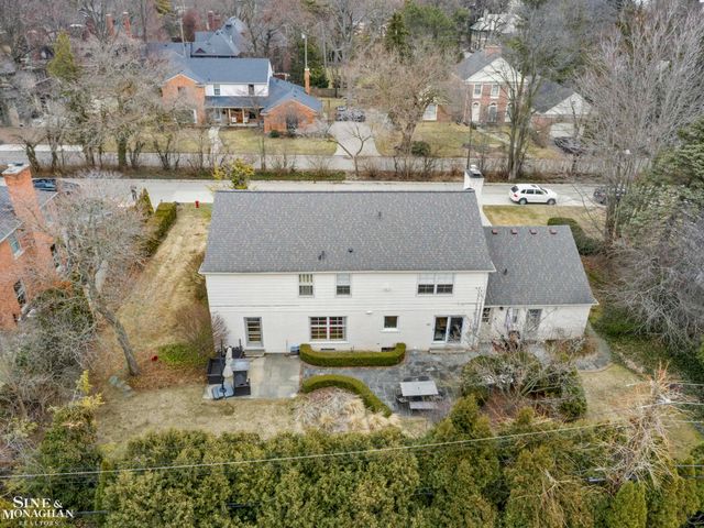 11 Wellington Place, Grosse Pointe, MI 48230