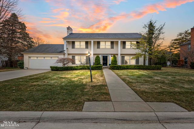 11 Wellington Place, Grosse Pointe, MI 48230