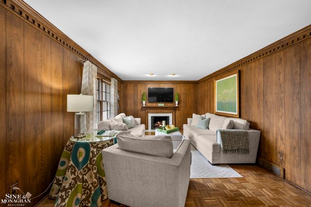 11 Wellington Place, Grosse Pointe, MI 48230