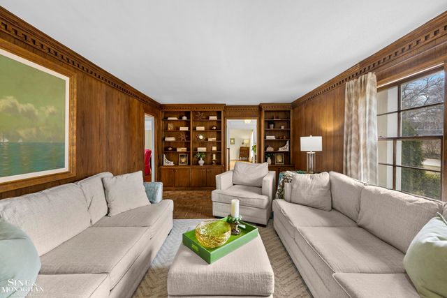 11 Wellington Place, Grosse Pointe, MI 48230