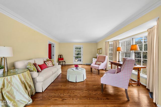 11 Wellington Place, Grosse Pointe, MI 48230