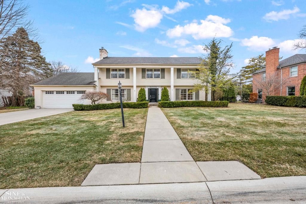11 Wellington Place, Grosse Pointe, MI 48230