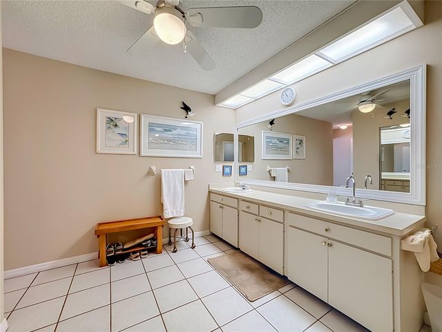 6010 COURTSIDE DRIVE, Bradenton, FL 34210