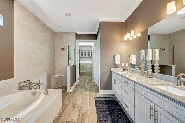 9574 Everglades DR, Naples, FL 34120