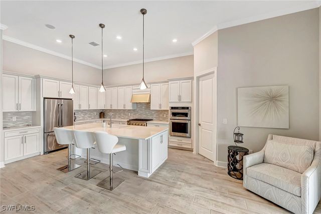 9574 Everglades DR, Naples, FL 34120