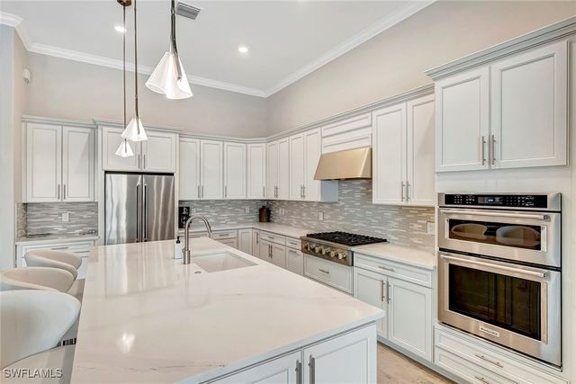 9574 Everglades DR, Naples, FL 34120