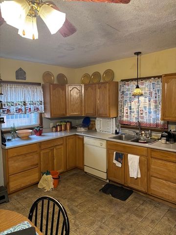 123 Buckingham St, Springfield, MA 01109