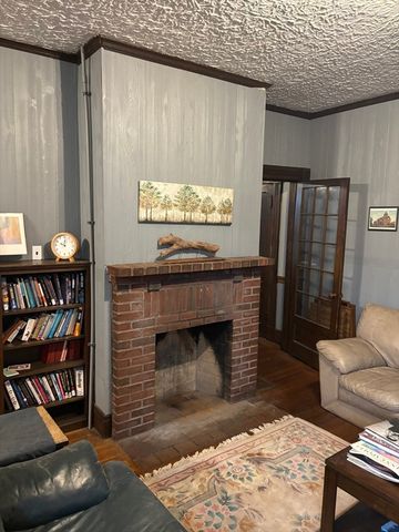 123 Buckingham St, Springfield, MA 01109