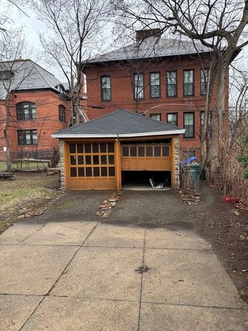 123 Buckingham St, Springfield, MA 01109