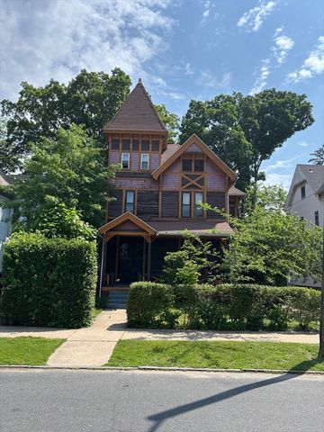 123 Buckingham St, Springfield, MA 01109