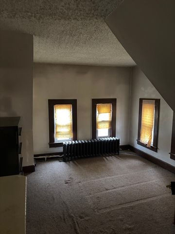 123 Buckingham St, Springfield, MA 01109