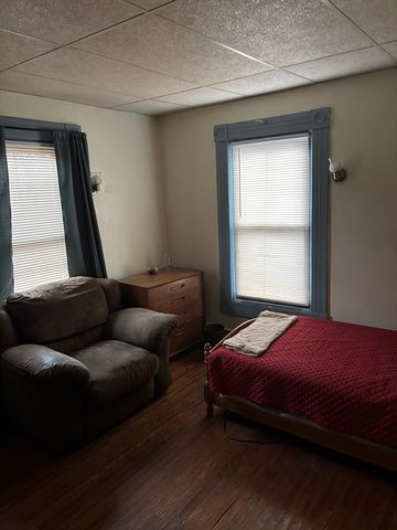 123 Buckingham St, Springfield, MA 01109