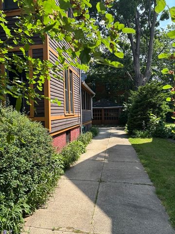 123 Buckingham St, Springfield, MA 01109