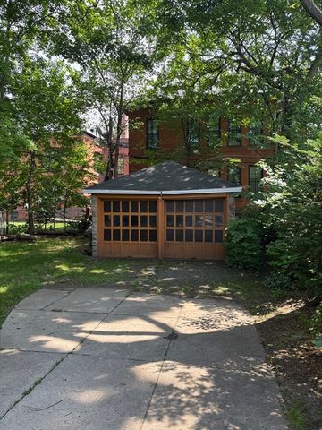 123 Buckingham St, Springfield, MA 01109