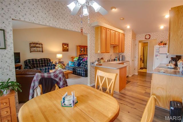 1625 Mont Vista Avenue, Godfrey, IL 62035