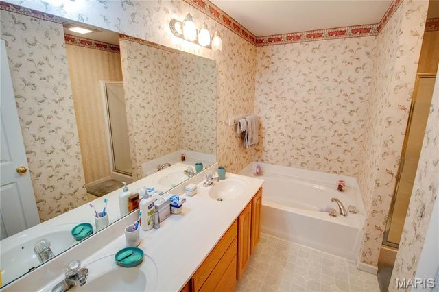 1625 Mont Vista Avenue, Godfrey, IL 62035