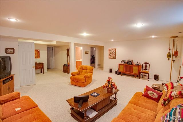 1625 Mont Vista Avenue, Godfrey, IL 62035