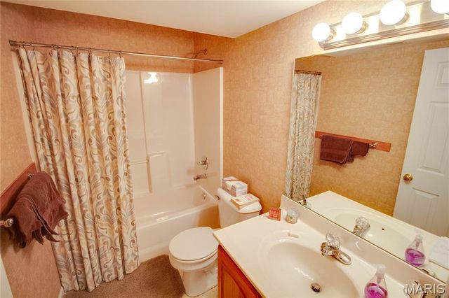 1625 Mont Vista Avenue, Godfrey, IL 62035